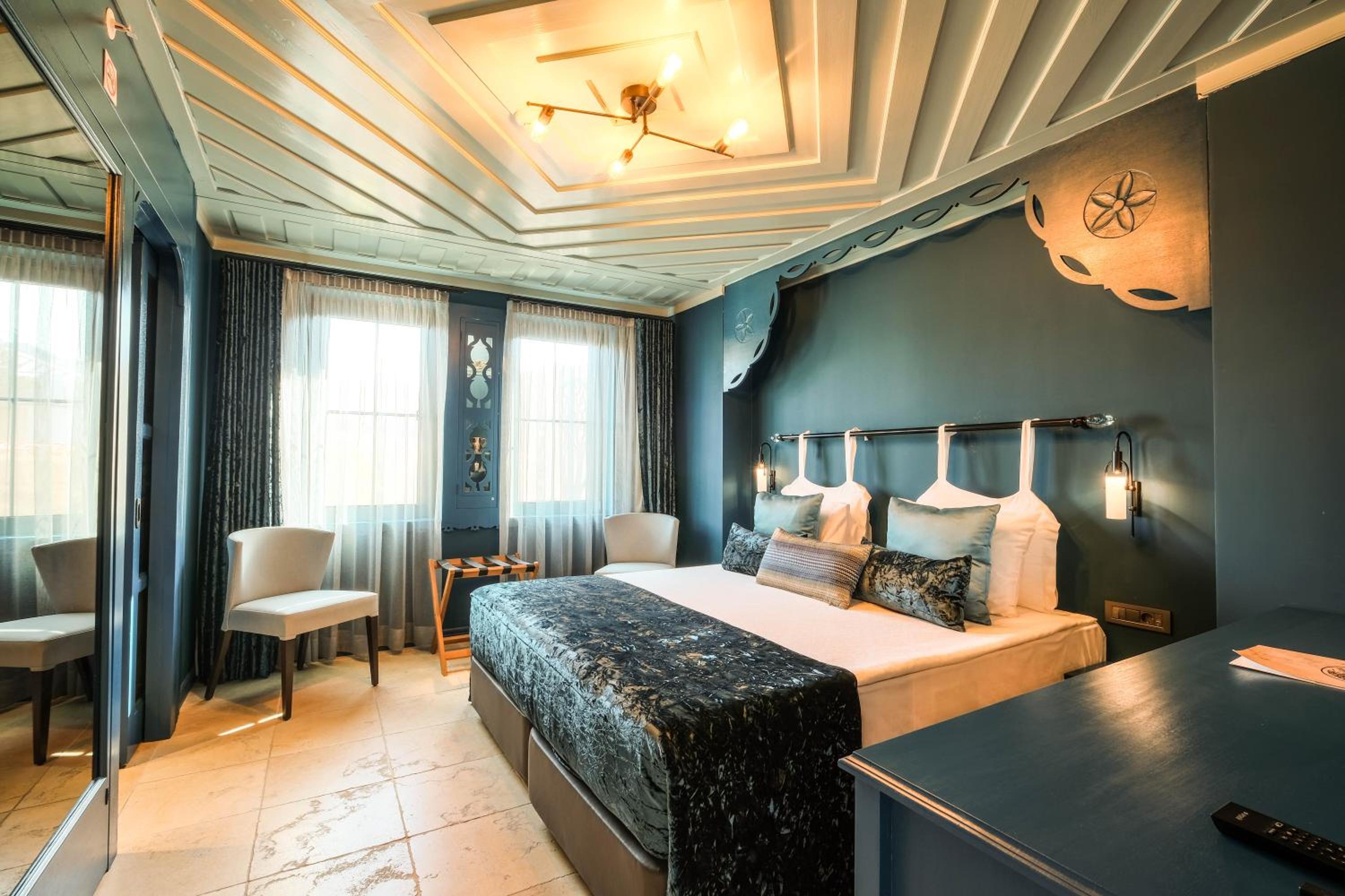 Deluxe Double Room - Photo 9