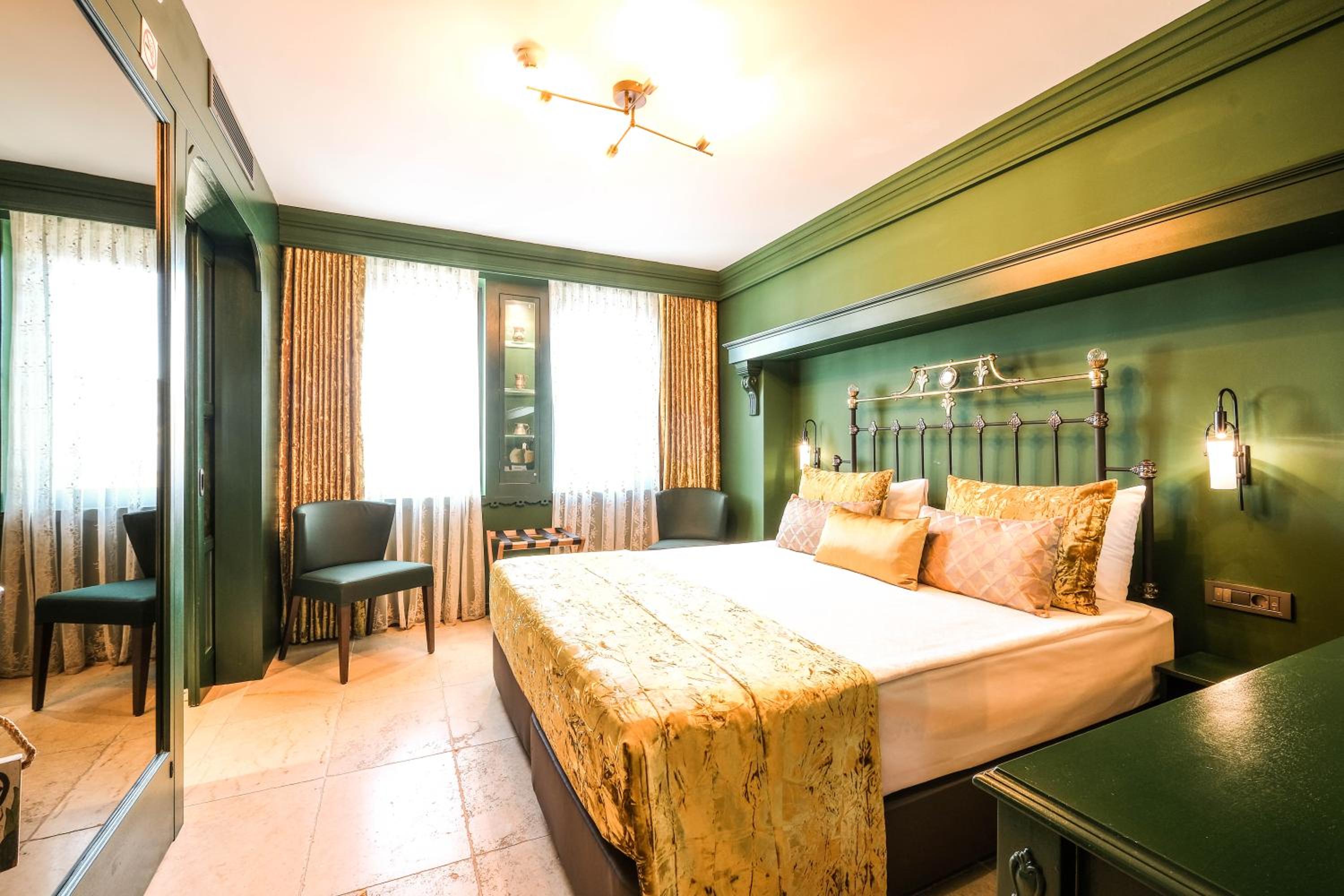 Deluxe Double Room - Photo 10