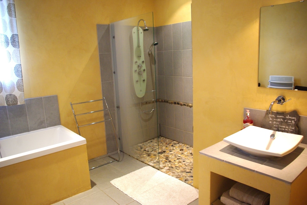 House (Maison Des Bleuets) photo 2