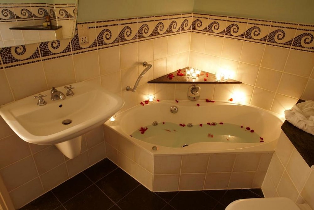 Suite - Photo 2