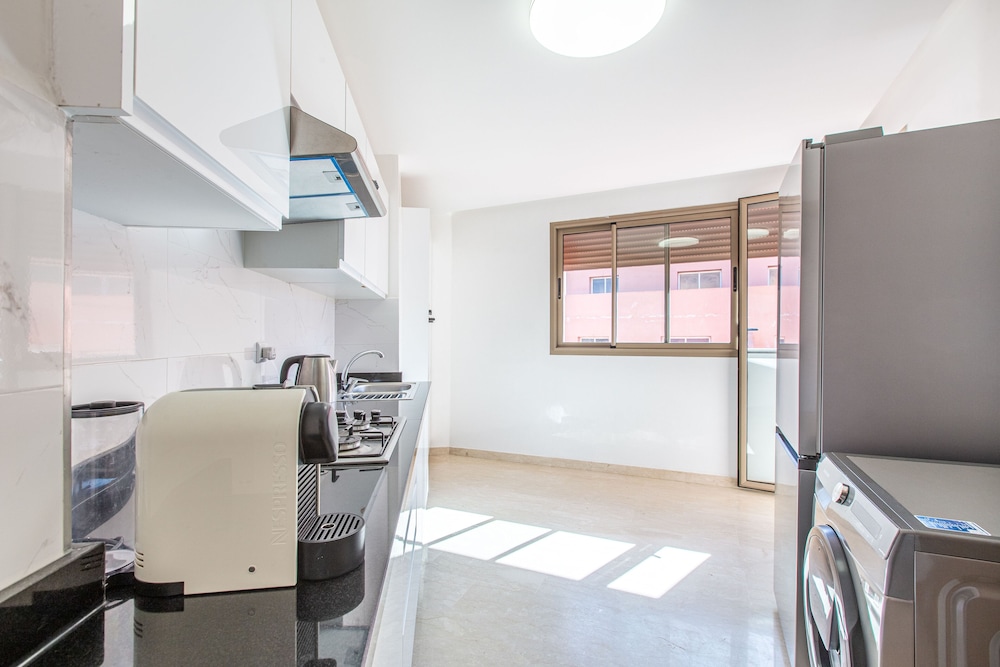 Premium Apartment, 2 Bedrooms, Balcony - Photo 9