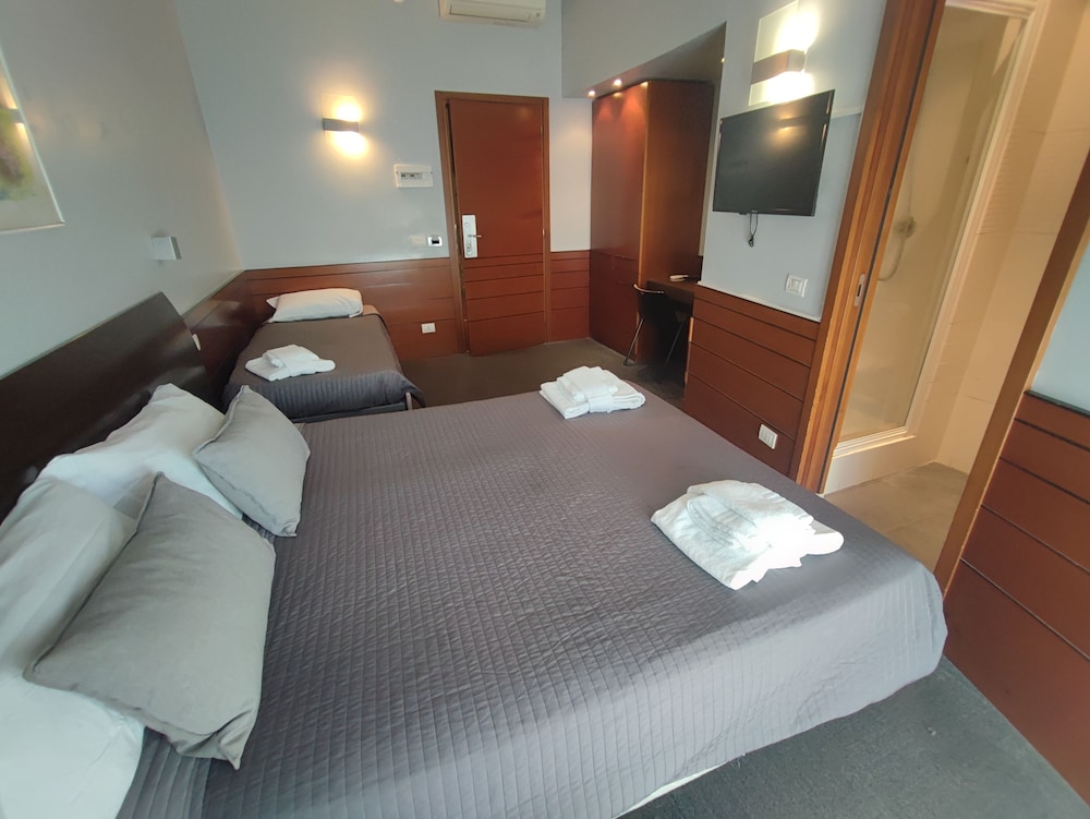 Classic Triple Room photo 3