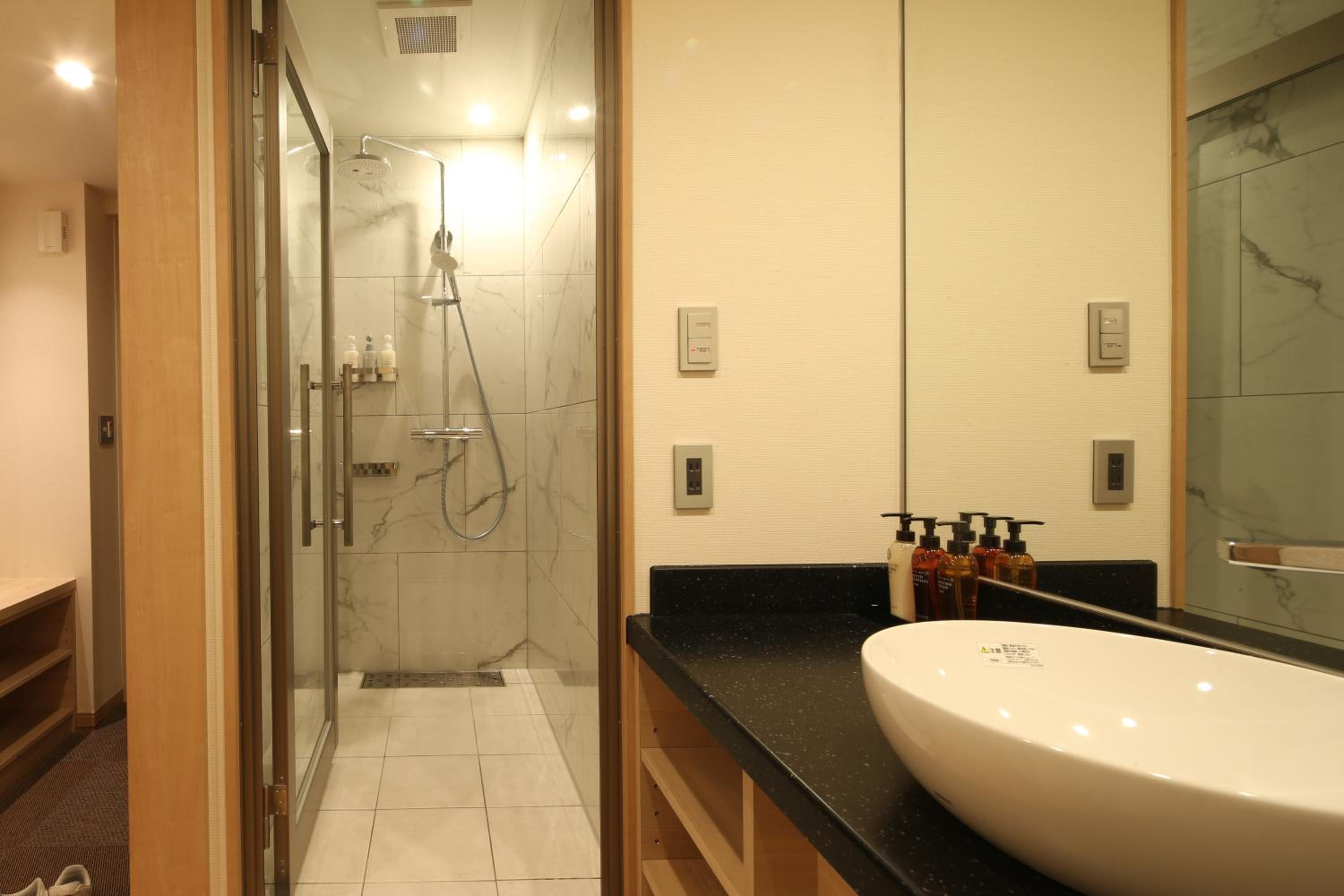 Family Room with Tatami Area - Non-Smoking photo 3