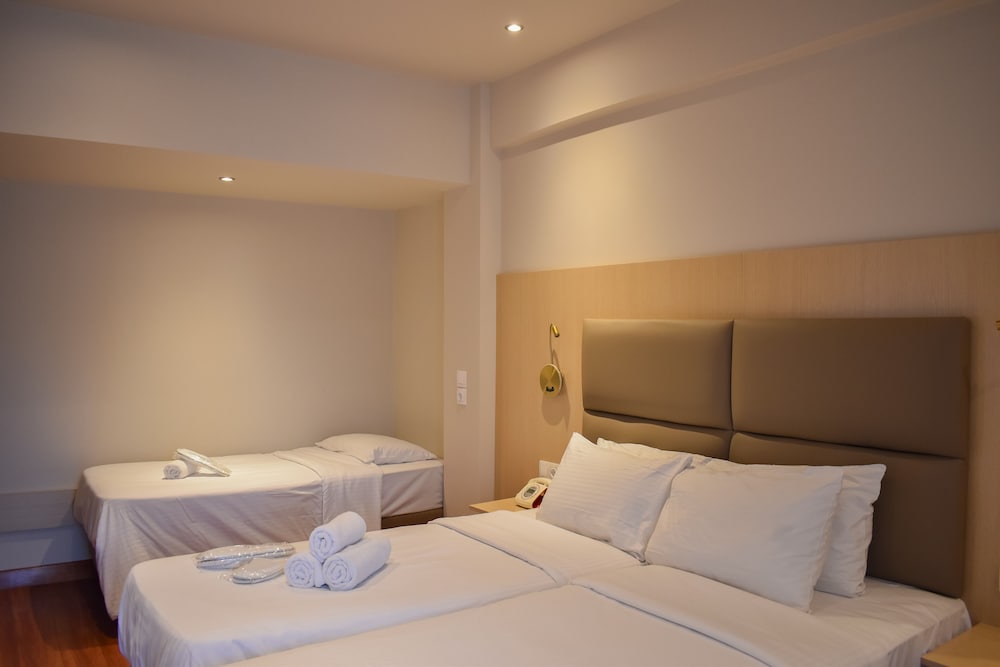 Quadruple Room - Photo 7