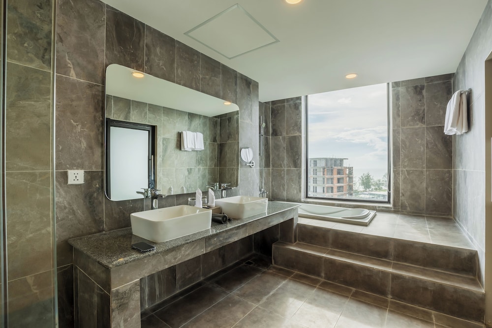 Deluxe Suite - Photo 15