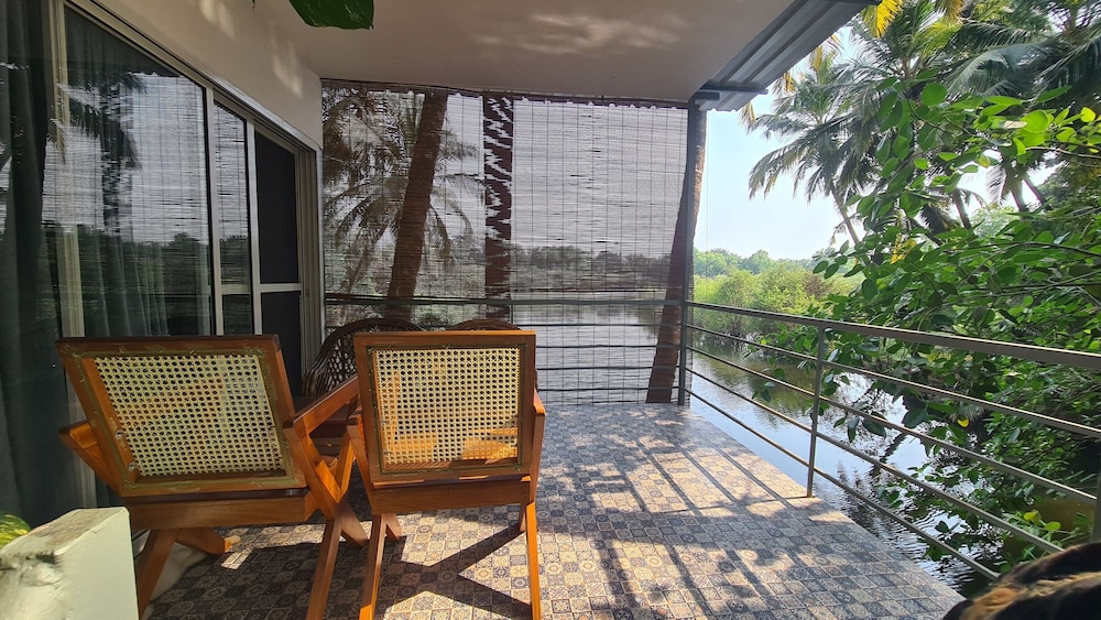Deluxe Double Room, 1 Bedroom, River View photo 2