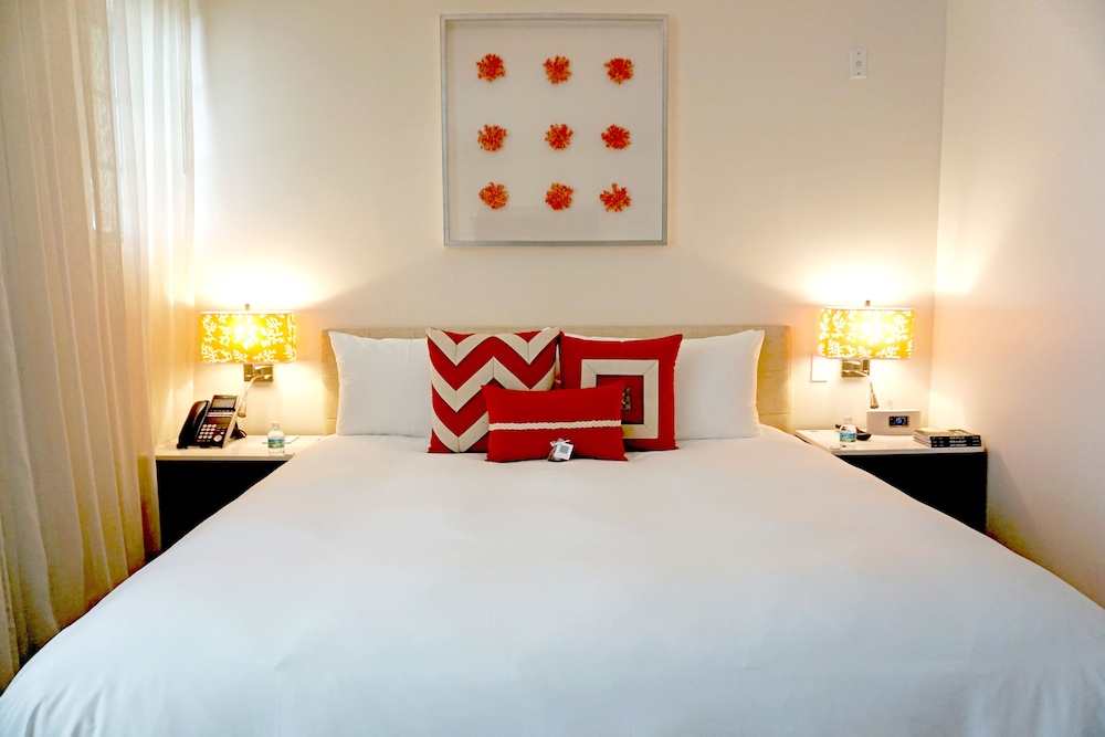 Premium Studio, 1 King Bed - Photo 2