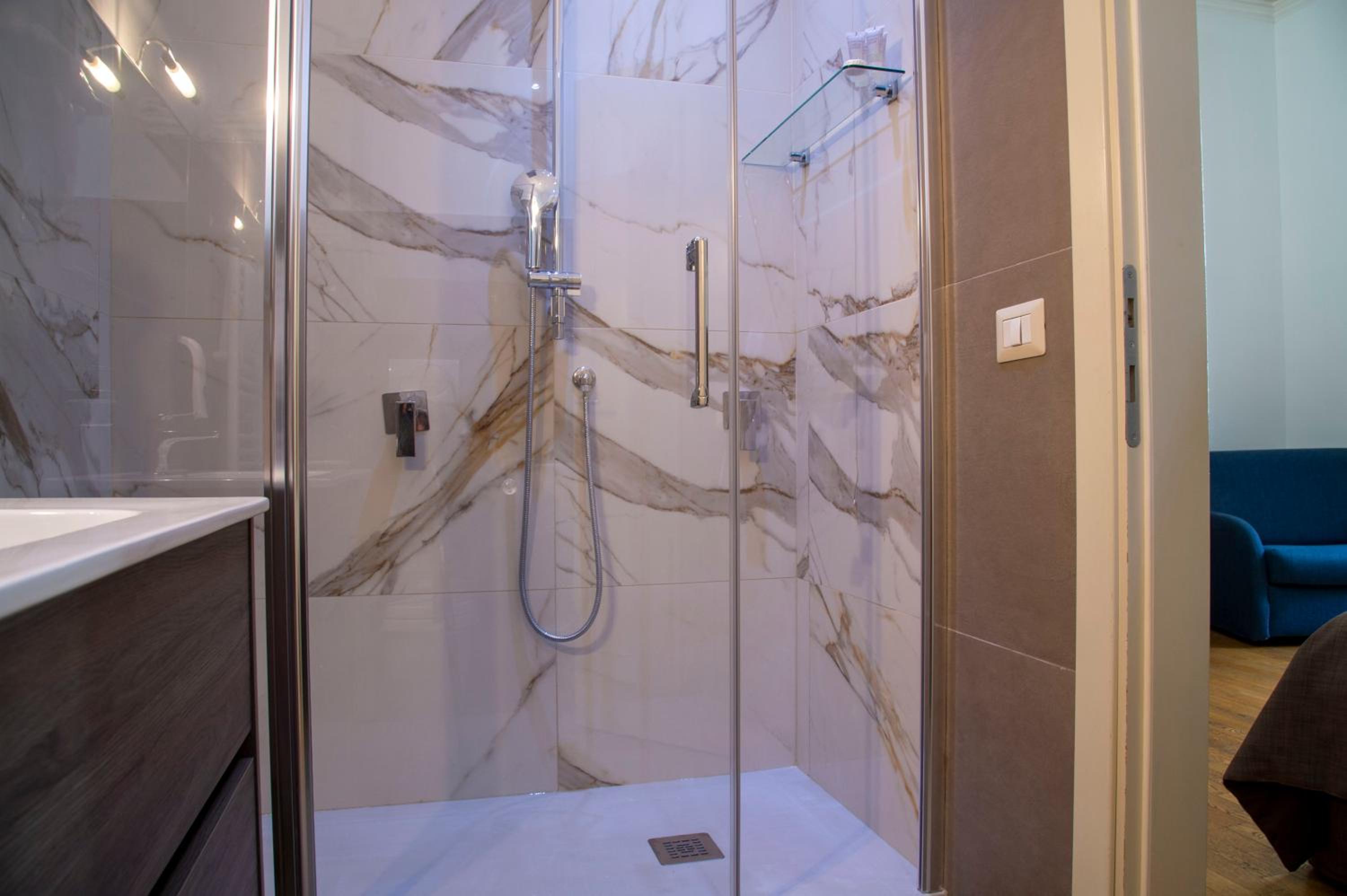 Deluxe King Room photo 3