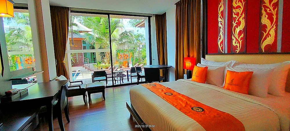 Junior Suite, Pool Access photo 1