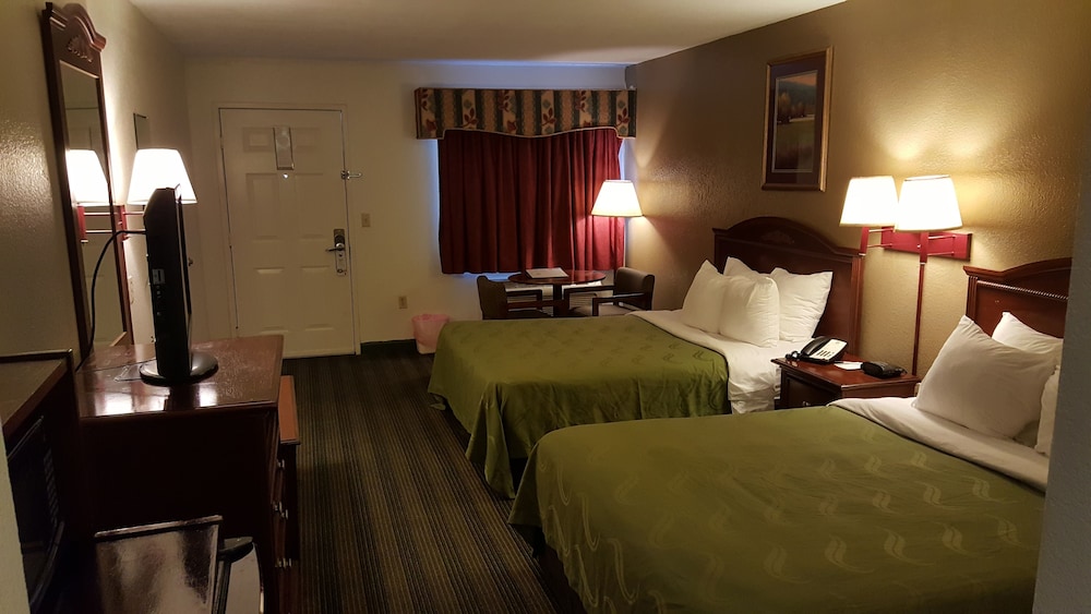 Standard Room, 2 Queen Beds, Smoking - Photo 6