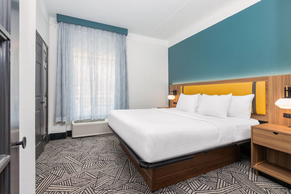 Suite, 1 King Bed, Non Smoking