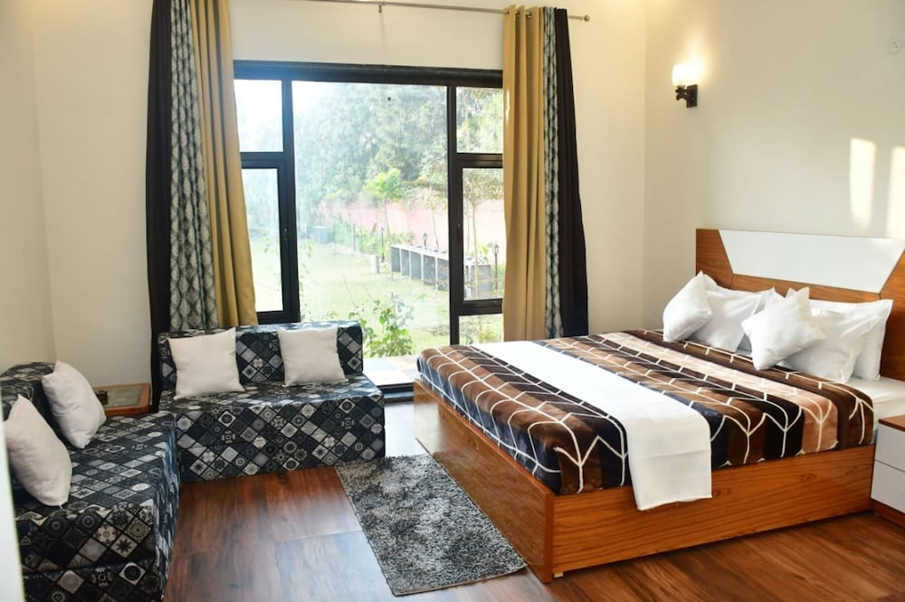 Deluxe Room, Garden Area