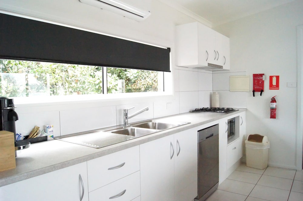 Deluxe Cabin - Sleeps 4 photo 3