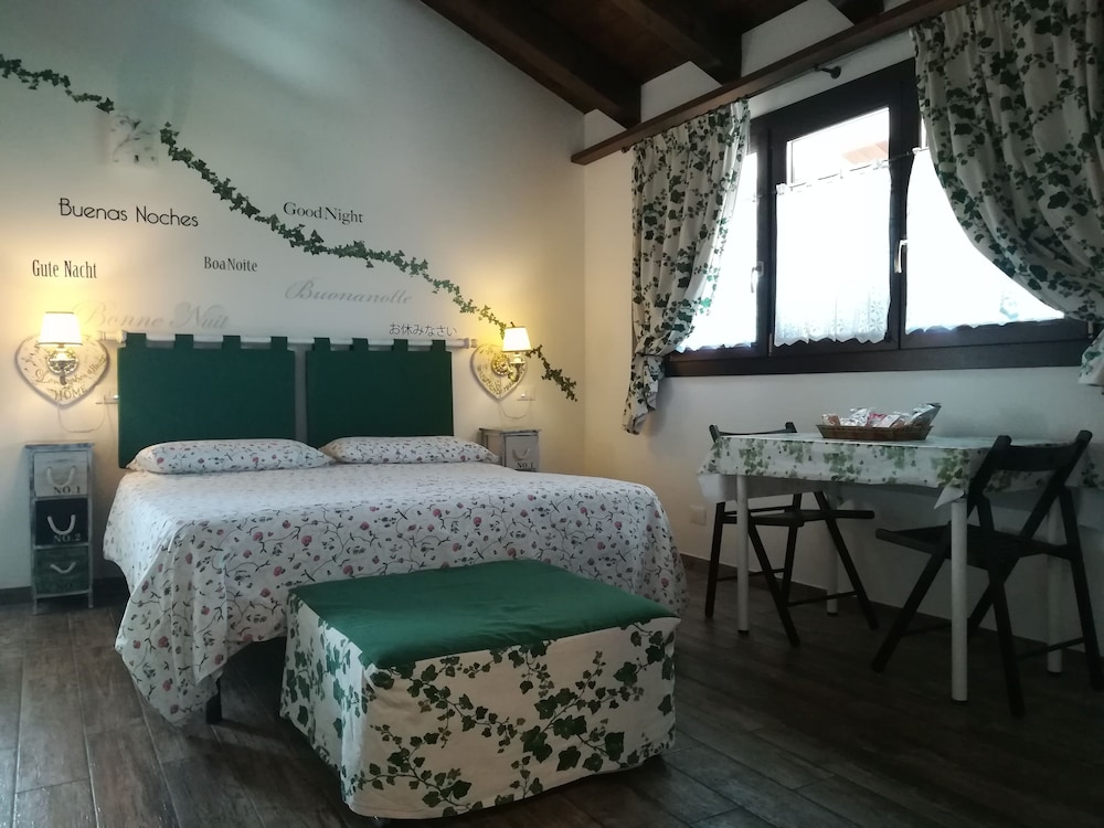 Standard Double Room, Non Smoking - ENTRY WITH CODE AND KEYPAD AND CHECK-IN ONLINE - Photo 7