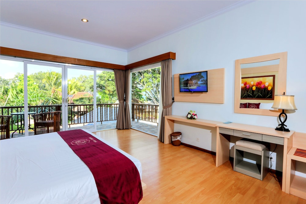Deluxe Room, Pool View (Super) photo 3