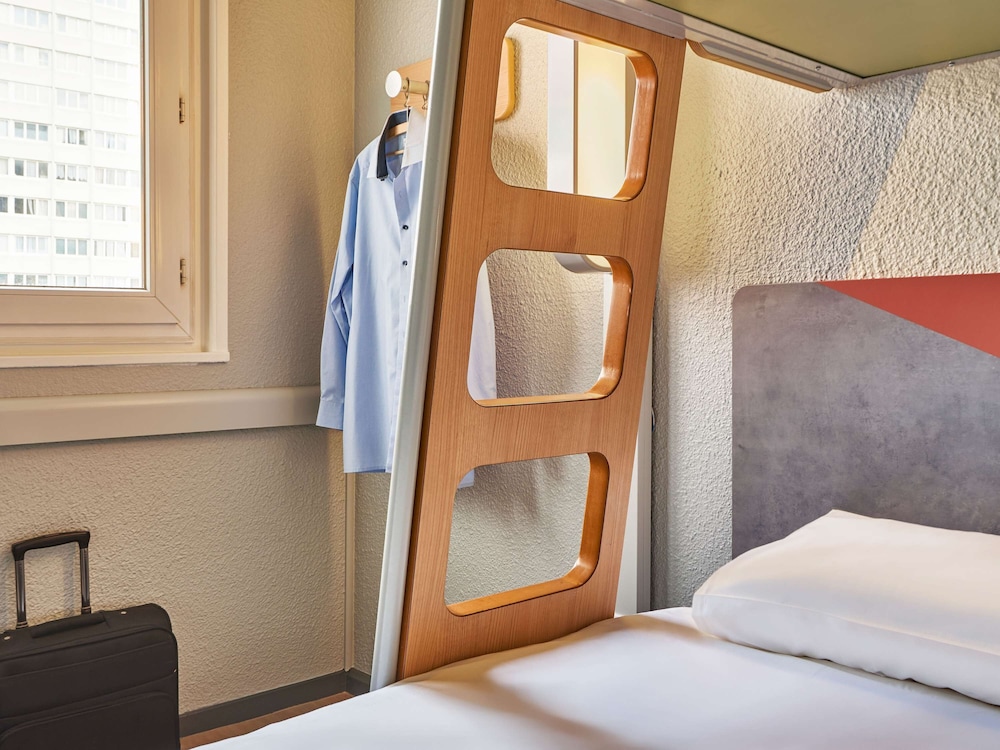 Triple Room (with 2 single beds and a bunk bed) photo 1
