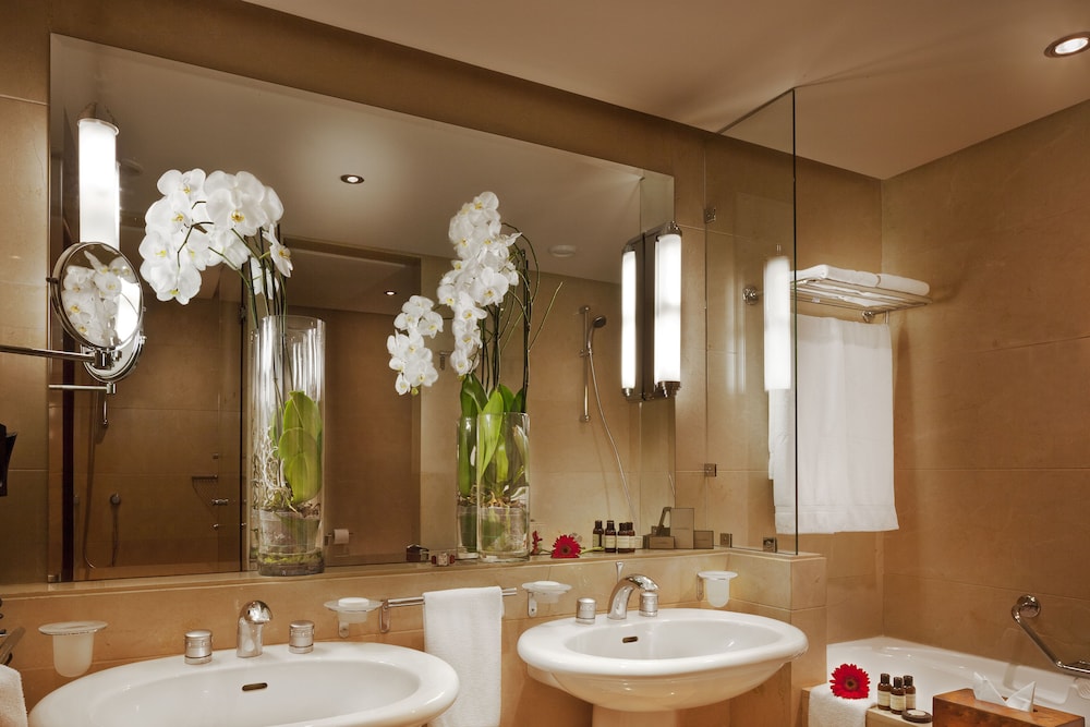 Deluxe Room, 2 Twin Beds - Photo 10