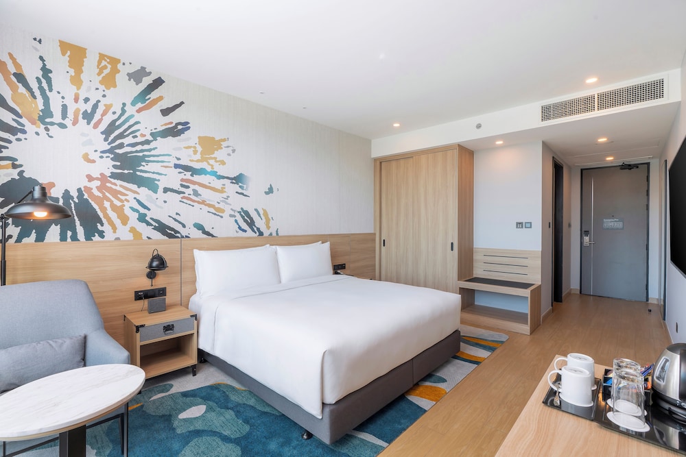 Standard Room, 1 King Bed, Balcony - Photo 3