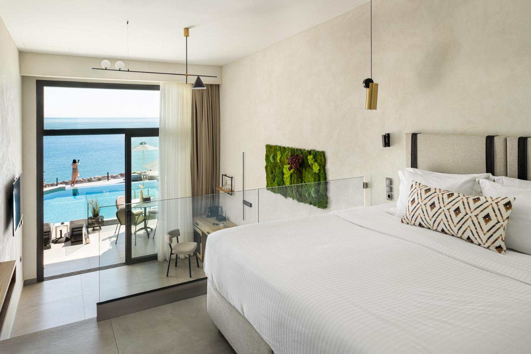 Queen Suite with Sea View - Photo 7
