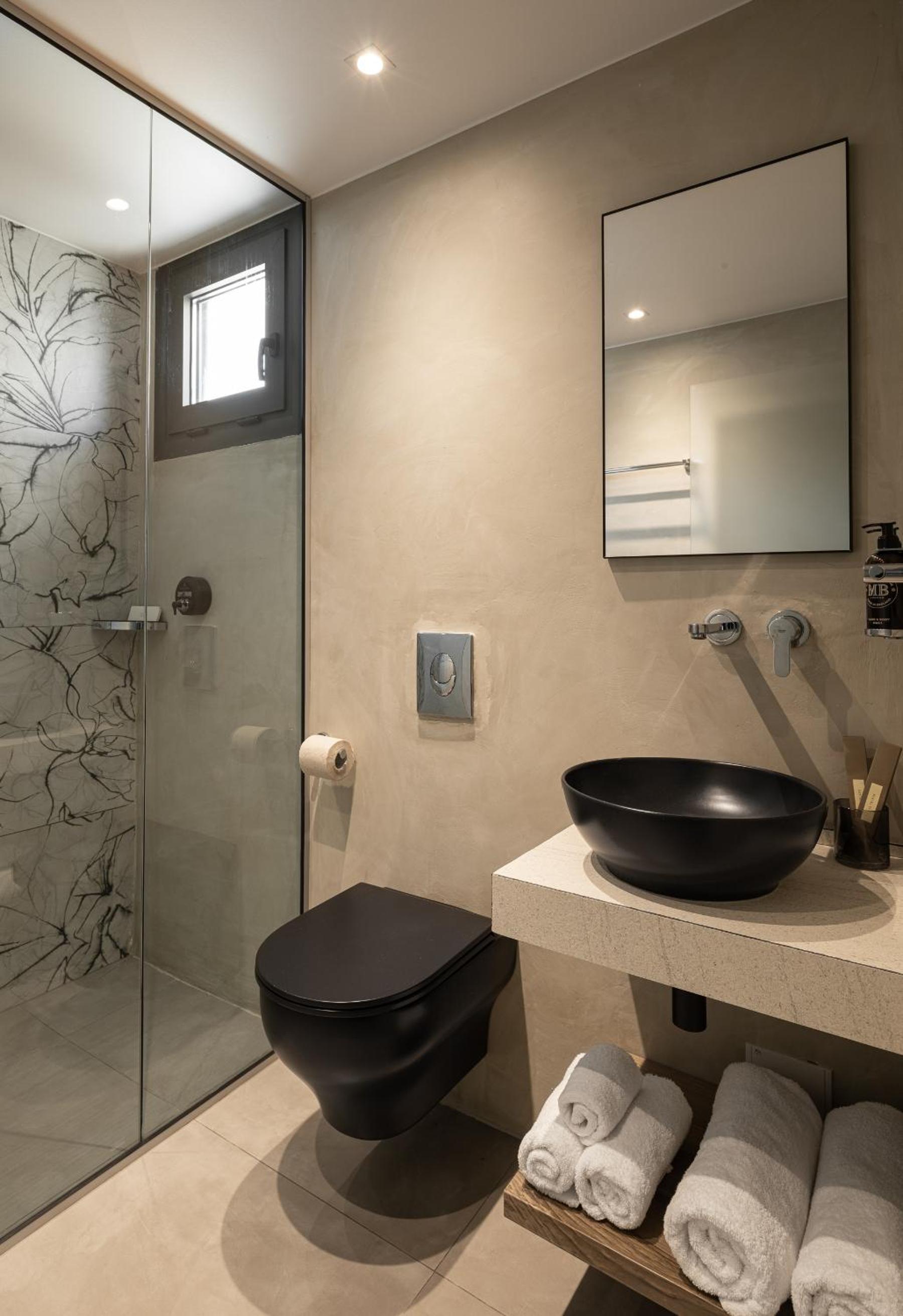 Queen Suite with Sea View - Photo 9
