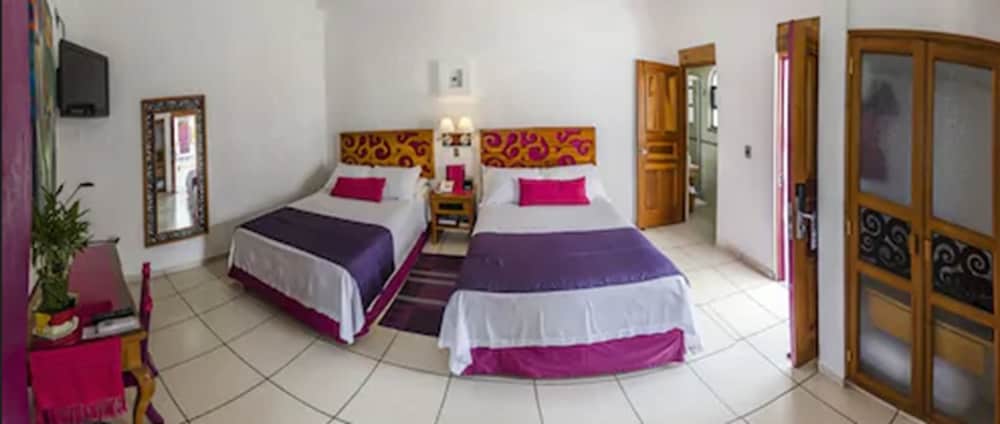 Master Suite, 2 Double Beds photo 3