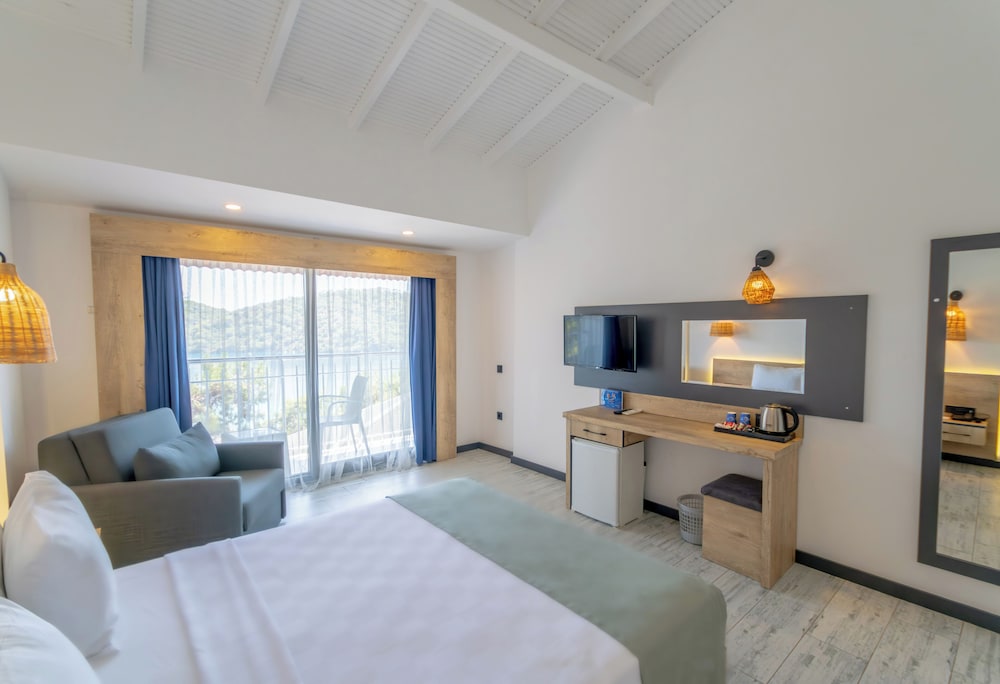 Standard Double Room, 1 Bedroom, Sea View - Photo 1