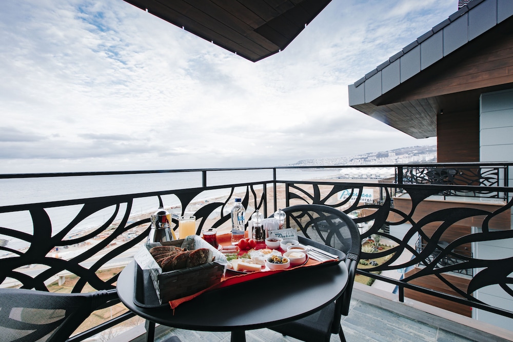Deluxe Suite with Balcony and Sea view - Photo 2