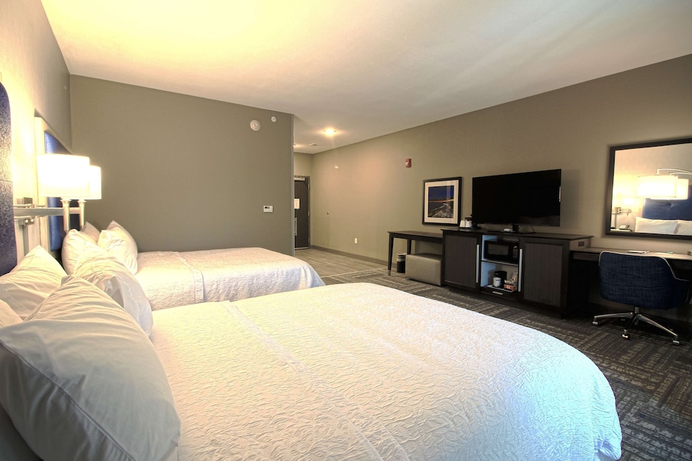 Room, 2 Queen Beds, Accessible, Bathtub photo 2