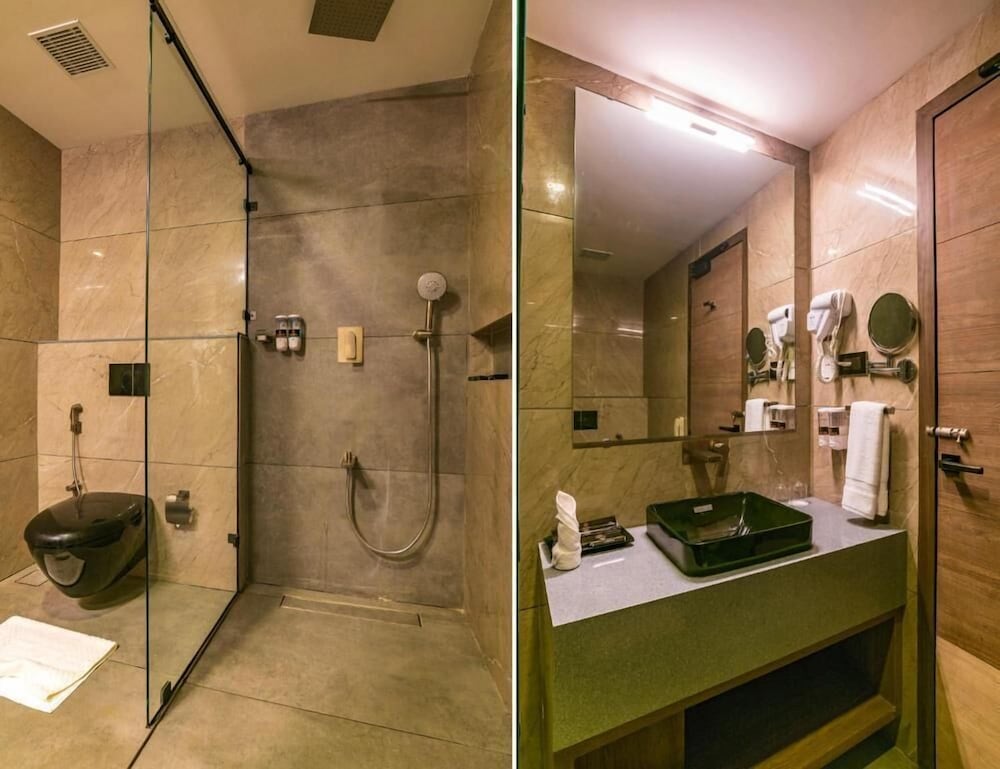 Premium Room, 1 King Bed, Balcony, City View