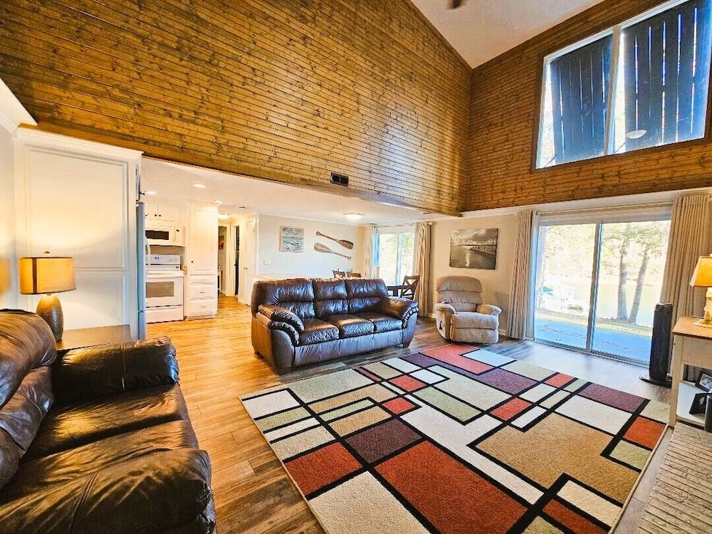 Signature House, 3 Bedrooms, Kitchen, Lake View