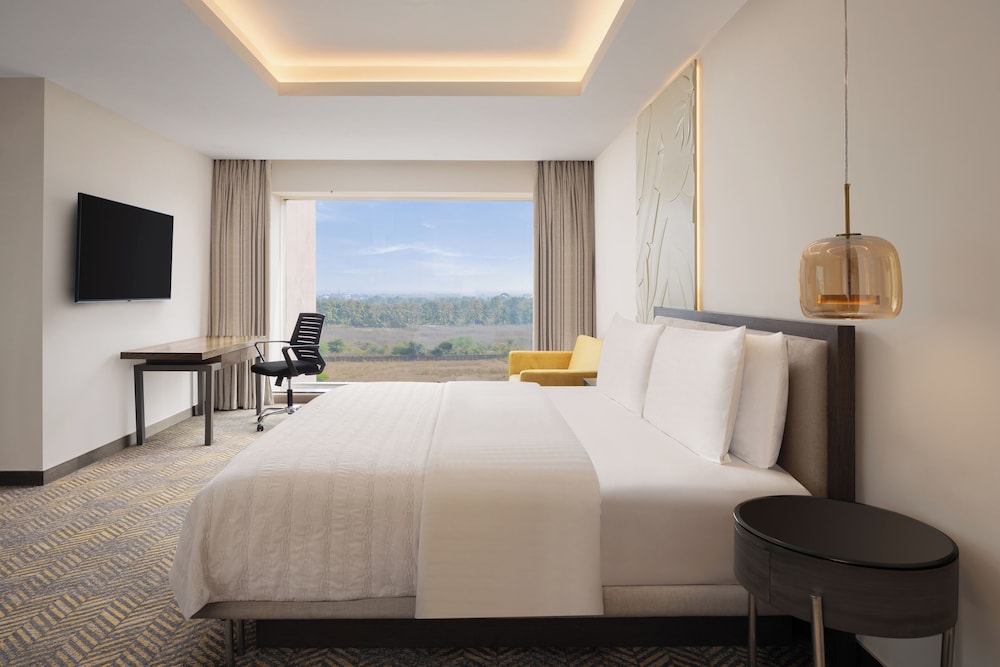 Superior Room, 1 King Bed, City View - Photo 2