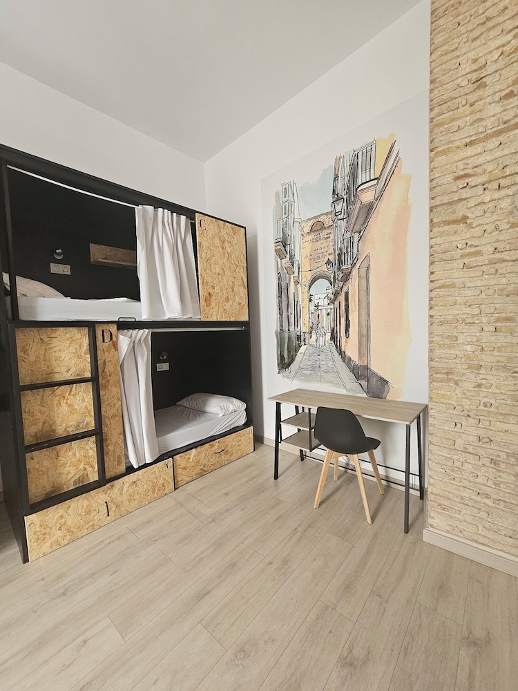 Economy Shared Dormitory, Private Bathroom