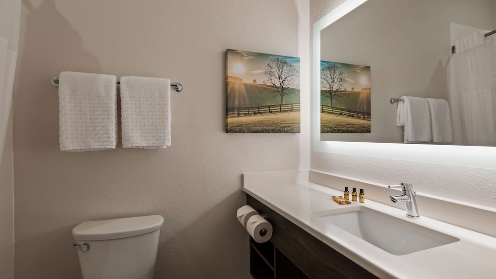 Standard Room, 2 Queen Beds, Non Smoking, Refrigerator - Photo 3