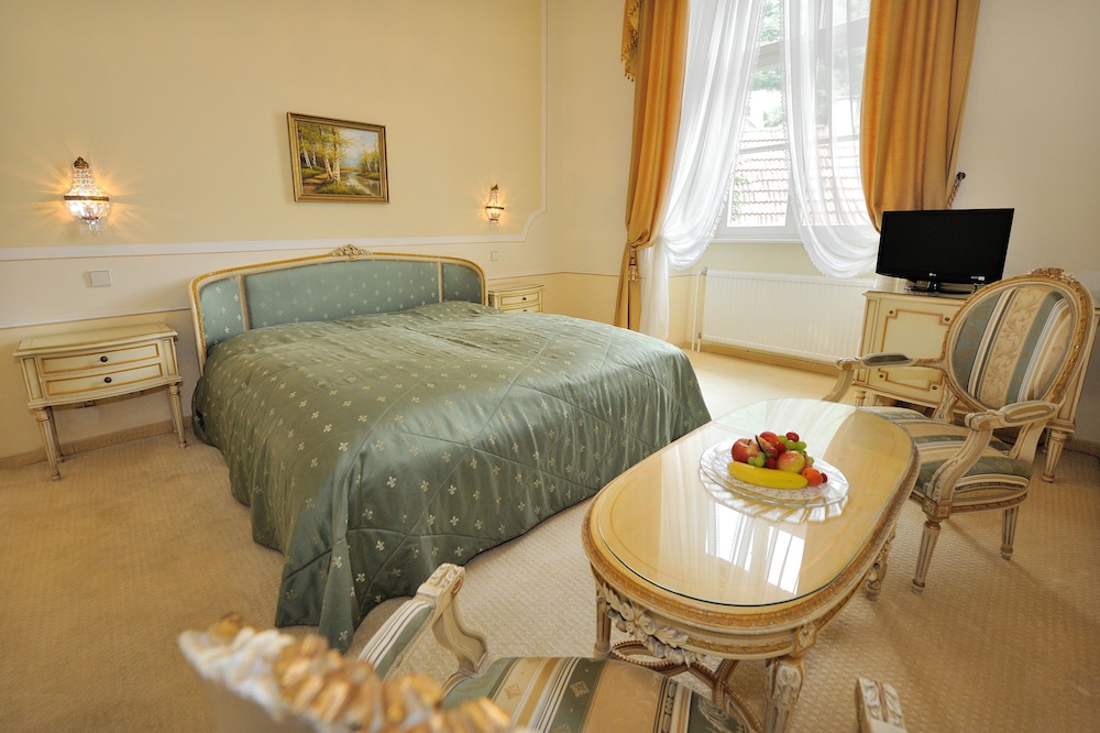 Basic Double Or Twin Room, City View