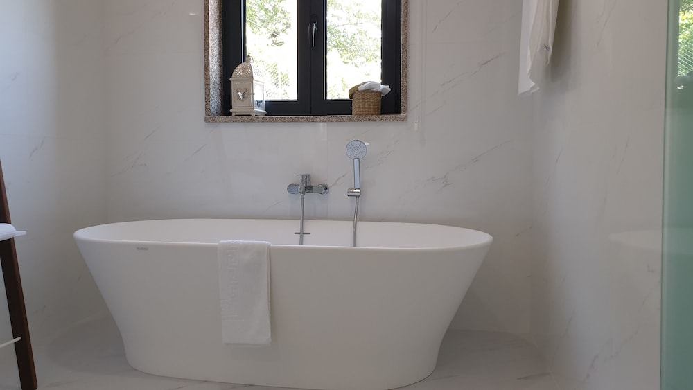 Family Villa, 1 Bedroom, Bathtub photo 2
