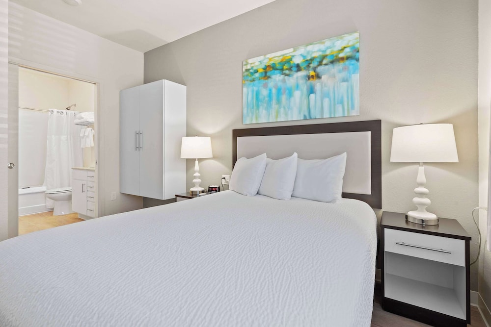 Suite, 1 Bedroom, Accessible (Hearing) - Photo 1