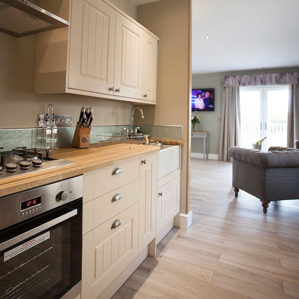 Luxury Studio Suite, 1 King Bed, Valley View photo 3