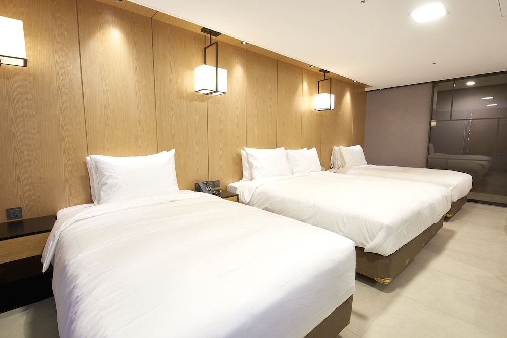 Deluxe Triple Room photo 1