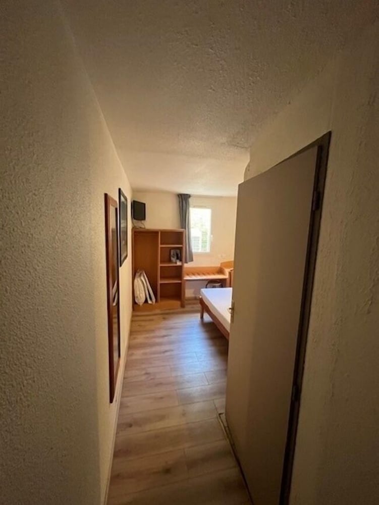 Economy Room photo 3