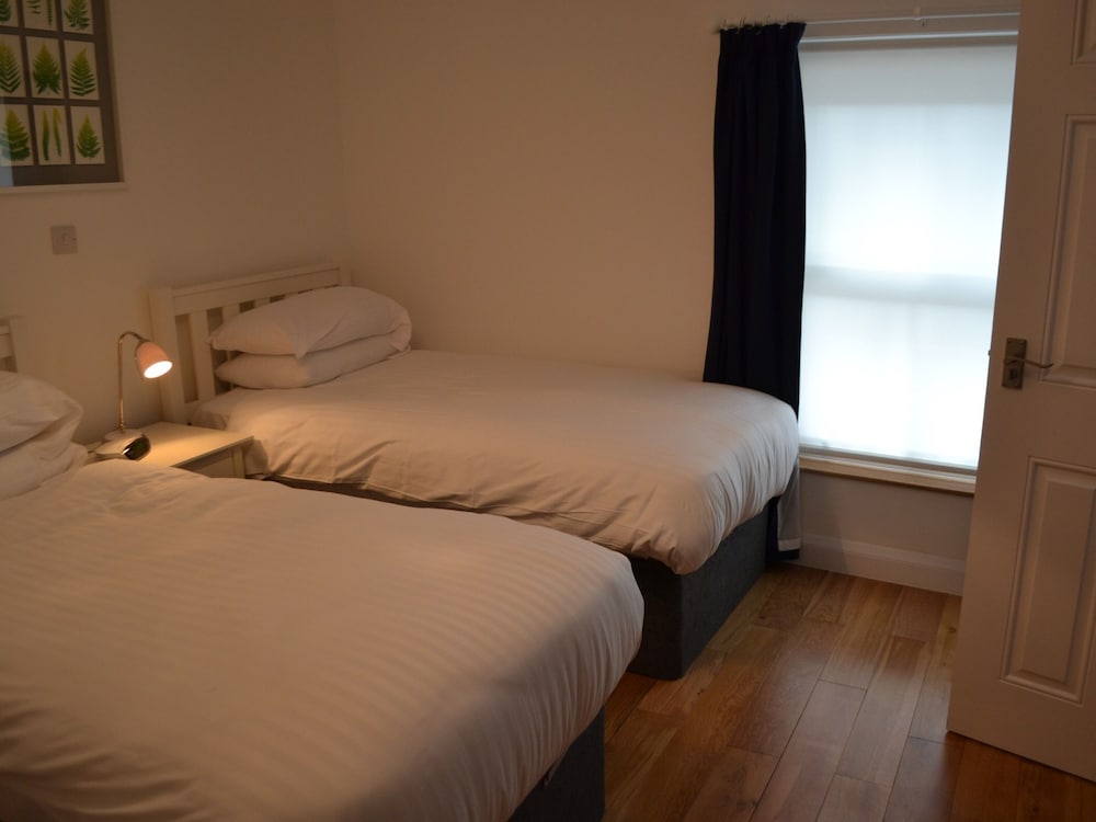 Twin Room, Ensuite photo 2