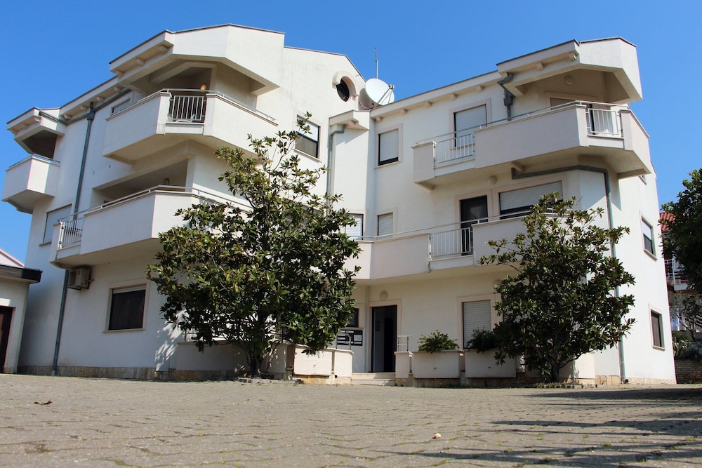 Apartment (One Bedroom Apartment Ground Floor)