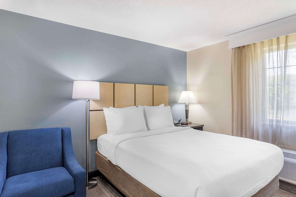 Standard Room, 1 Queen Bed, Accessible, Kitchen (Full Kitchen) - Photo 2