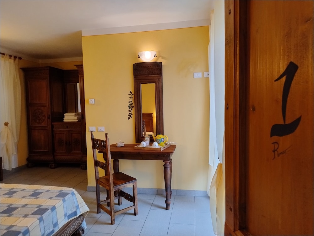 Traditional Double Room, Balcony, Partial Lake View photo 1
