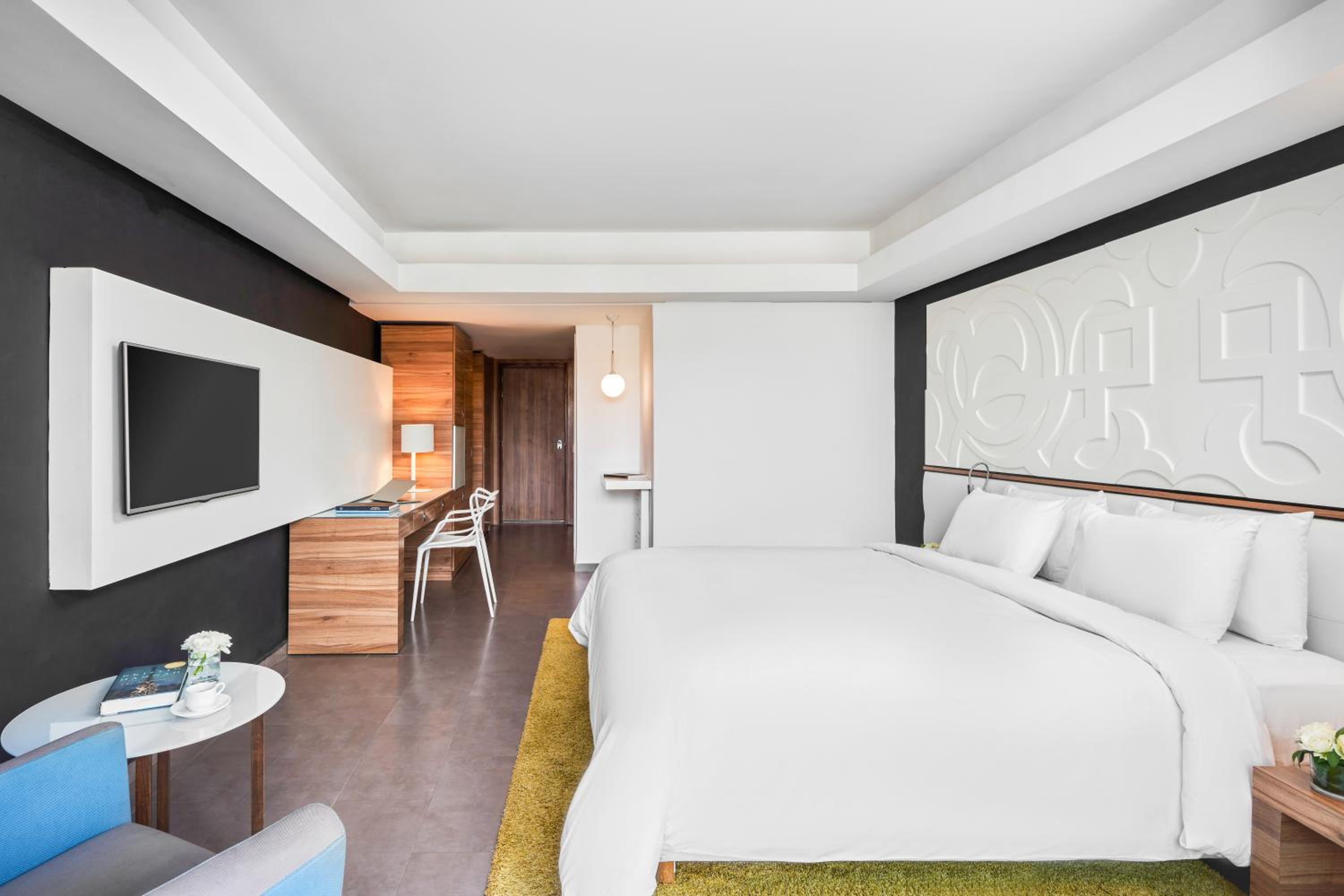 Premium King Room with Pool View - Photo 1