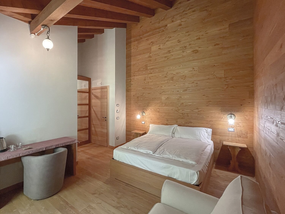 Standard Double Room, 1 Queen Bed with Sofa bed, Balcony, Mountain View photo 1