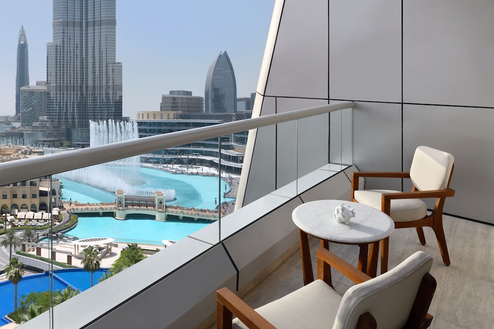 Premier Fountain and Burj Khalifa View Room - Photo 2