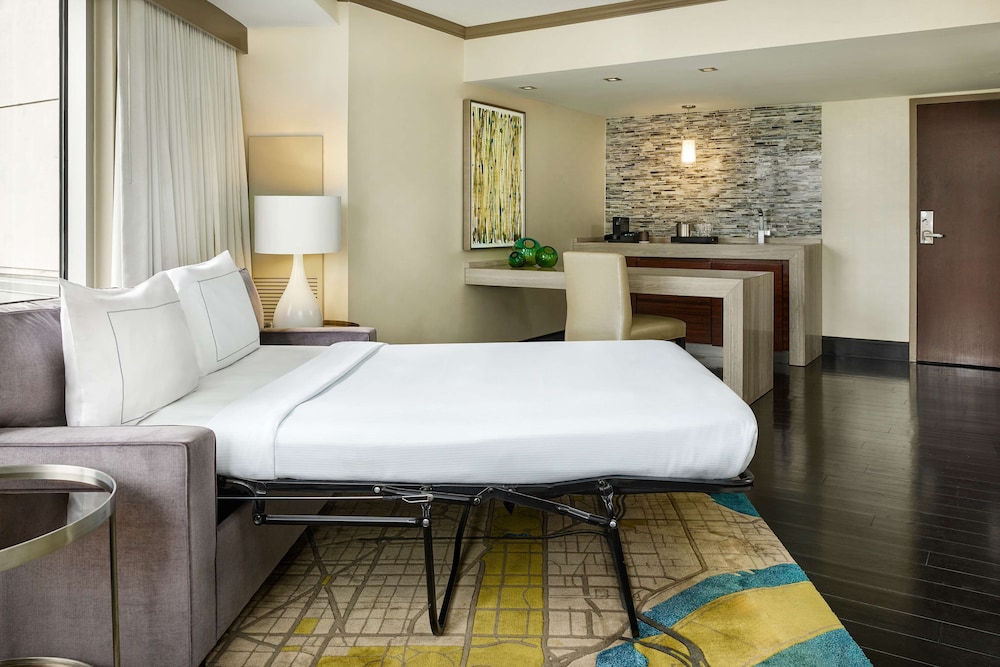 Suite, 1 King Bed (1 Bedroom)
