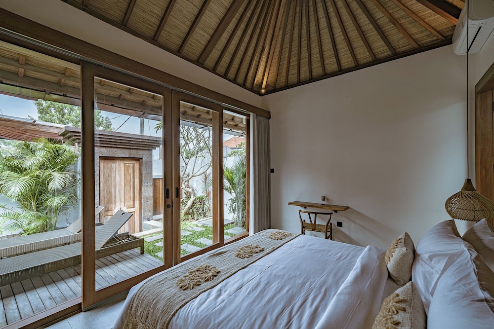 Villa, 3 Bedrooms, Pool View photo 2