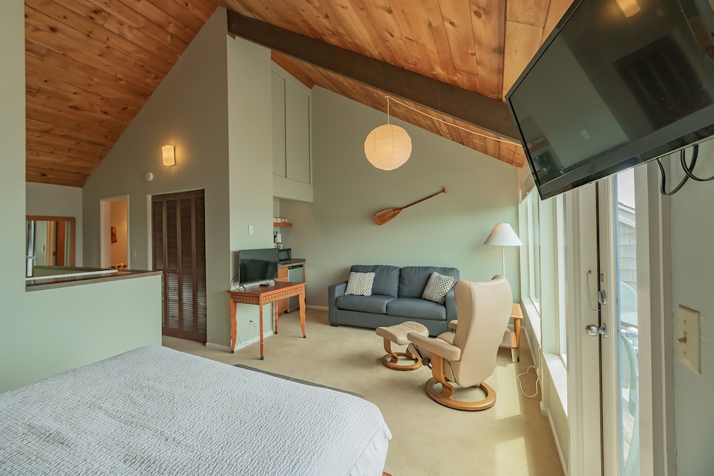 Deluxe Room, 1 Queen Bed, Bay View photo 2