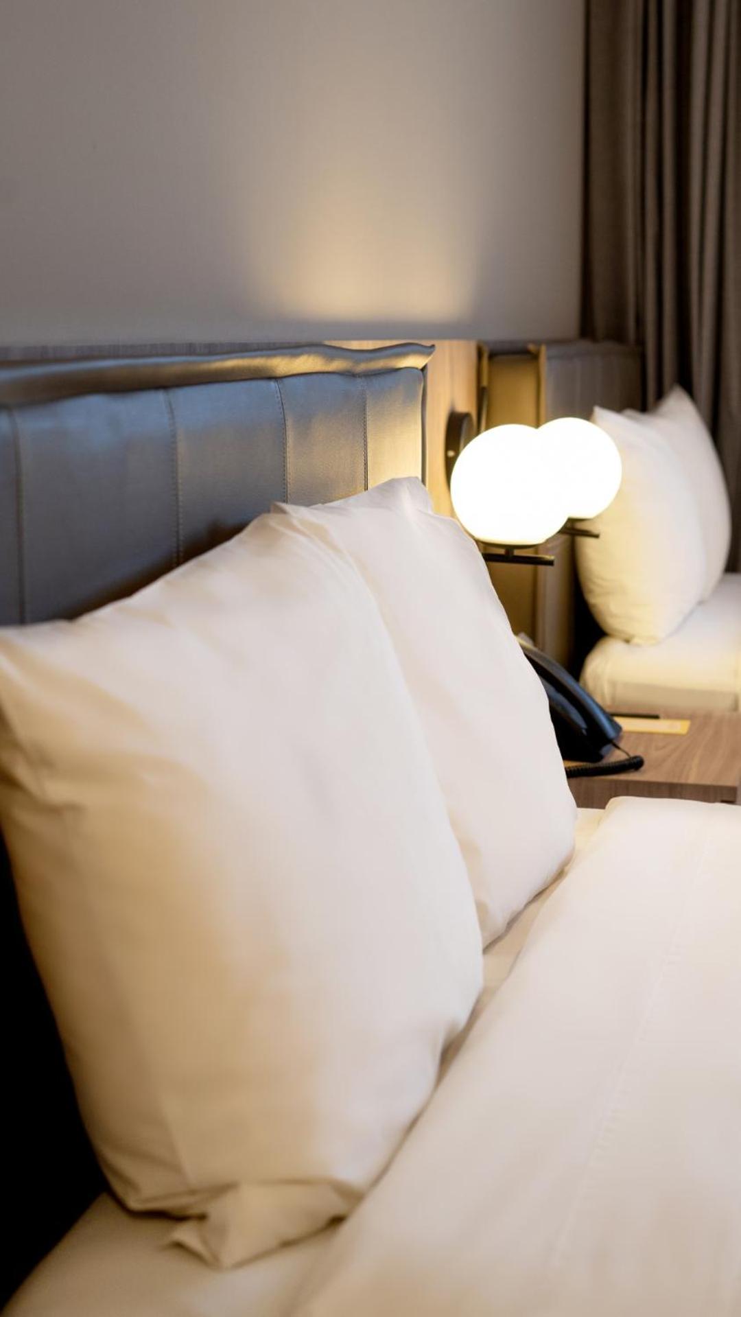 Deluxe Double Room with Two Double Beds - Photo 5